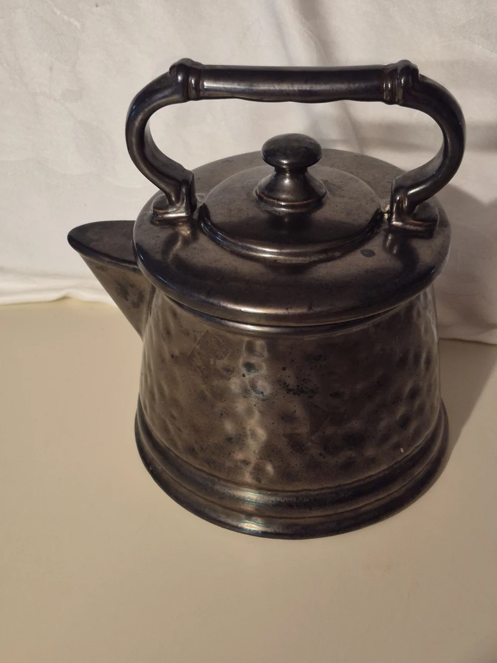 Vintage Mccoy Hammered  Cookie Kettle In Dark Bronze